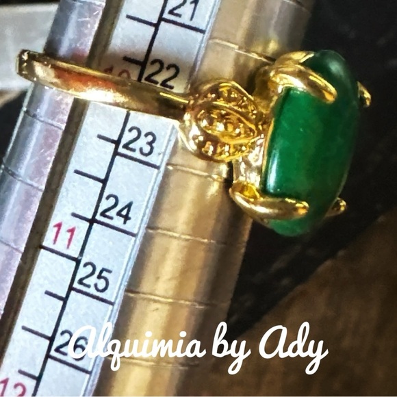 Gold and green jade gem ring - Picture 2 of 3